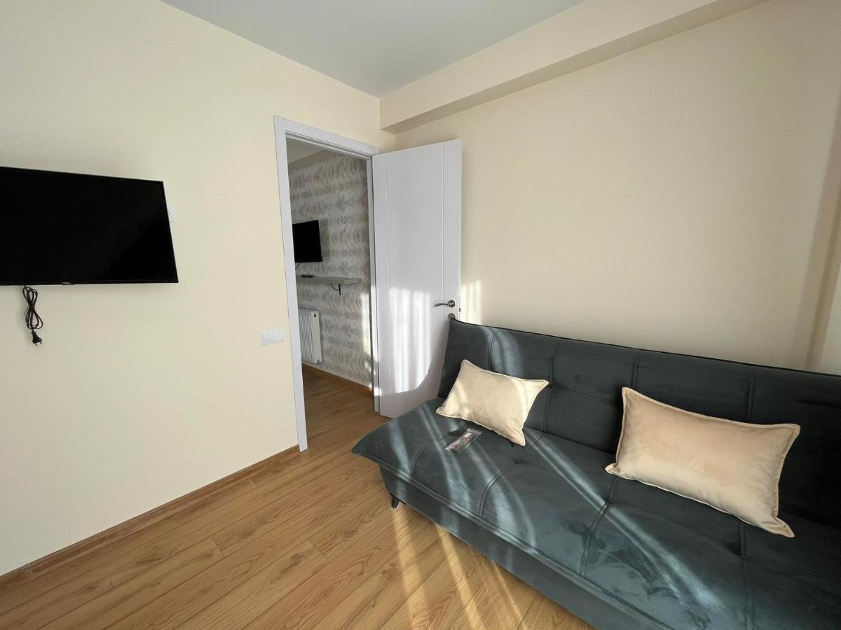 Delux Apartment For 6 Guest, New กูเดาริ ภายนอก รูปภาพ