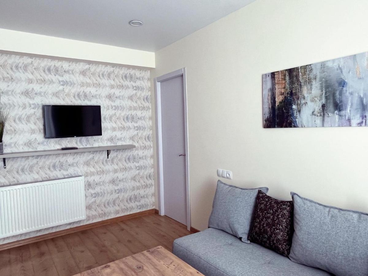 Delux Apartment For 6 Guest, New กูเดาริ ภายนอก รูปภาพ