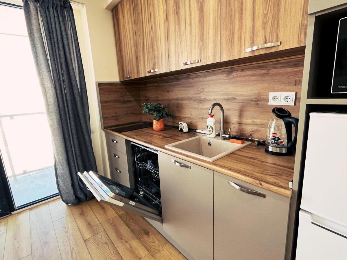 Delux Apartment For 6 Guest, New กูเดาริ ภายนอก รูปภาพ