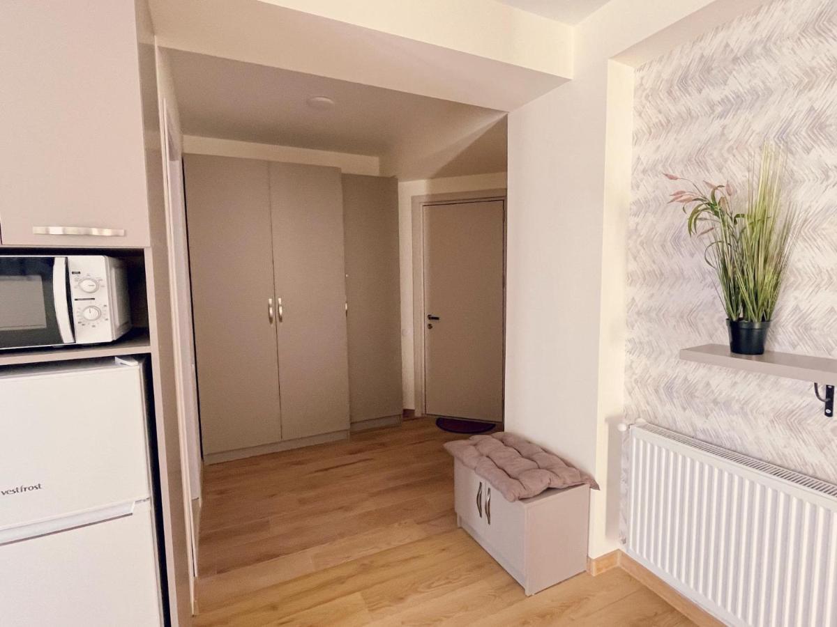Delux Apartment For 6 Guest, New กูเดาริ ภายนอก รูปภาพ