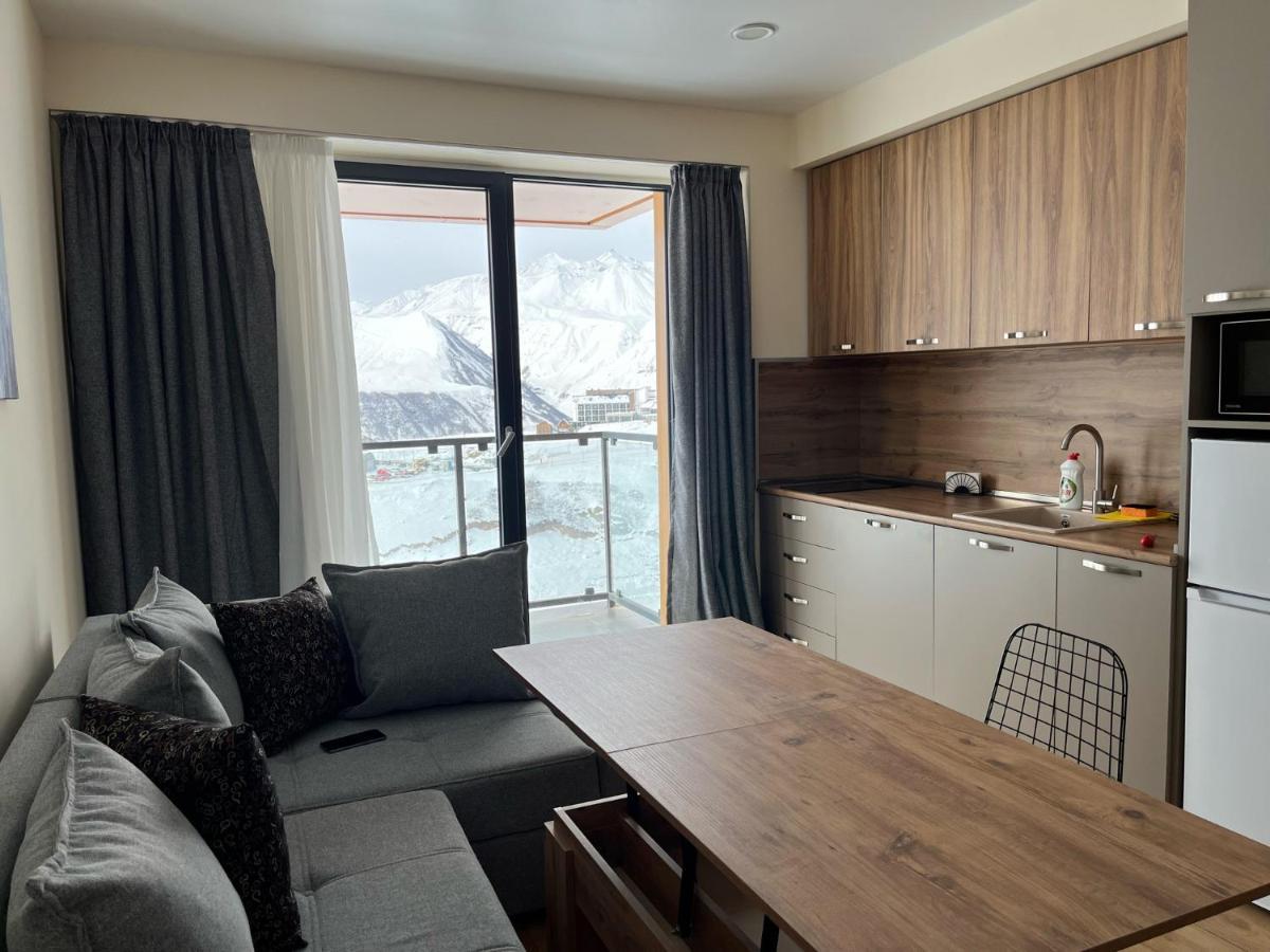 Delux Apartment For 6 Guest, New กูเดาริ ภายนอก รูปภาพ