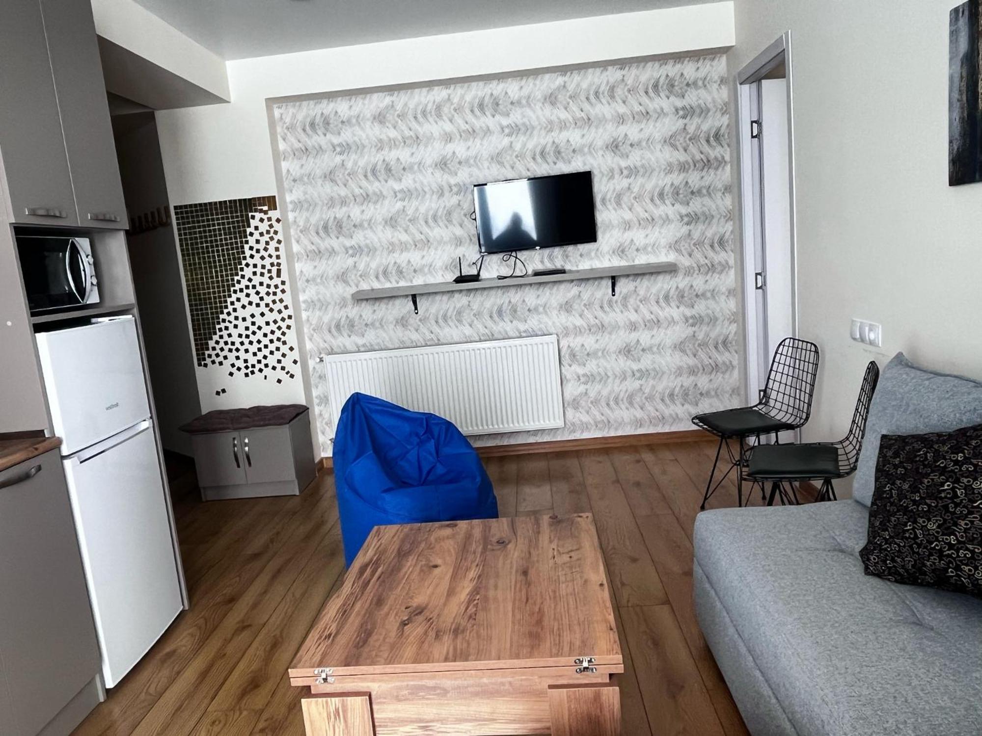 Delux Apartment For 6 Guest, New กูเดาริ ภายนอก รูปภาพ