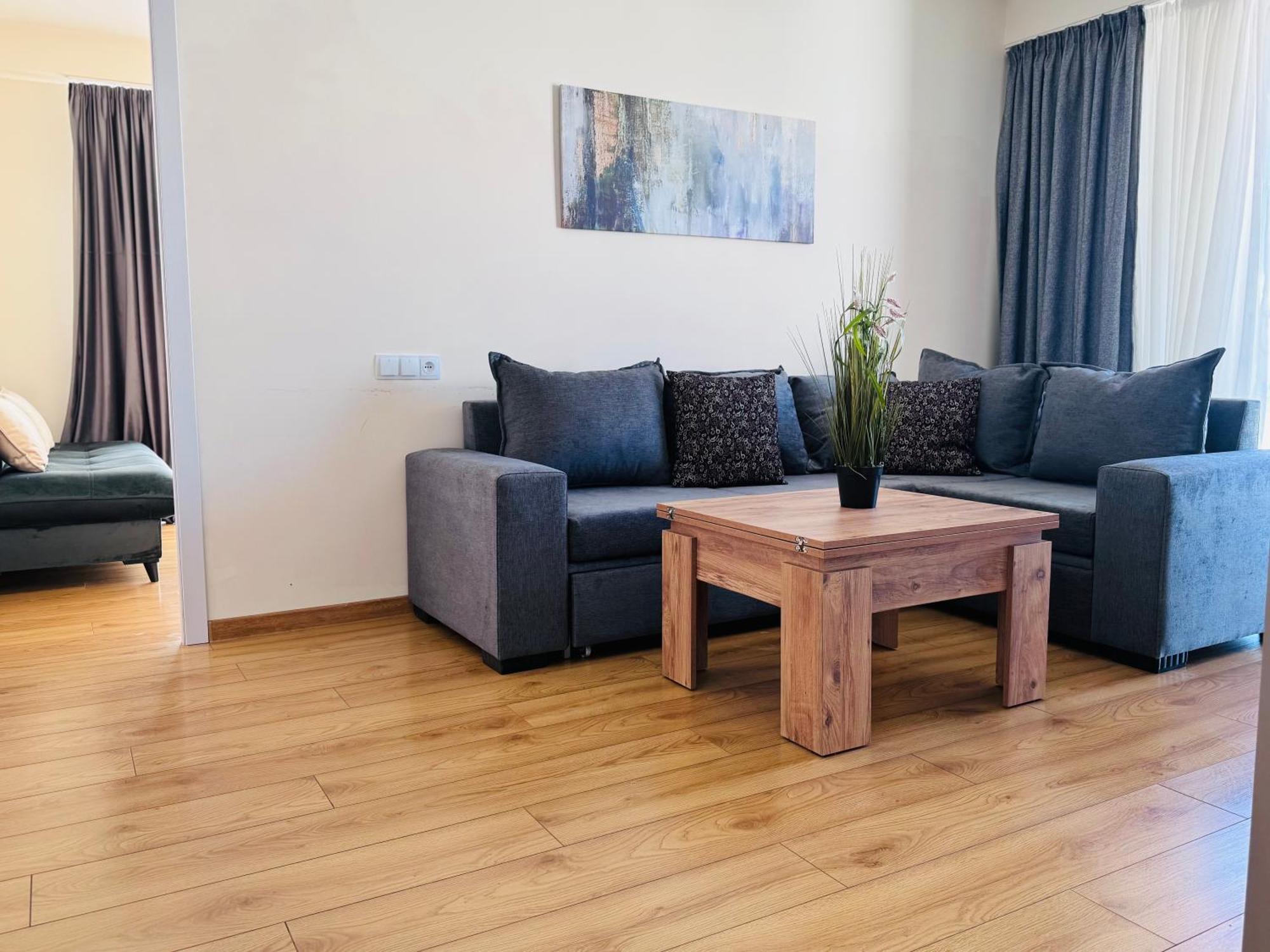 Delux Apartment For 6 Guest, New กูเดาริ ภายนอก รูปภาพ